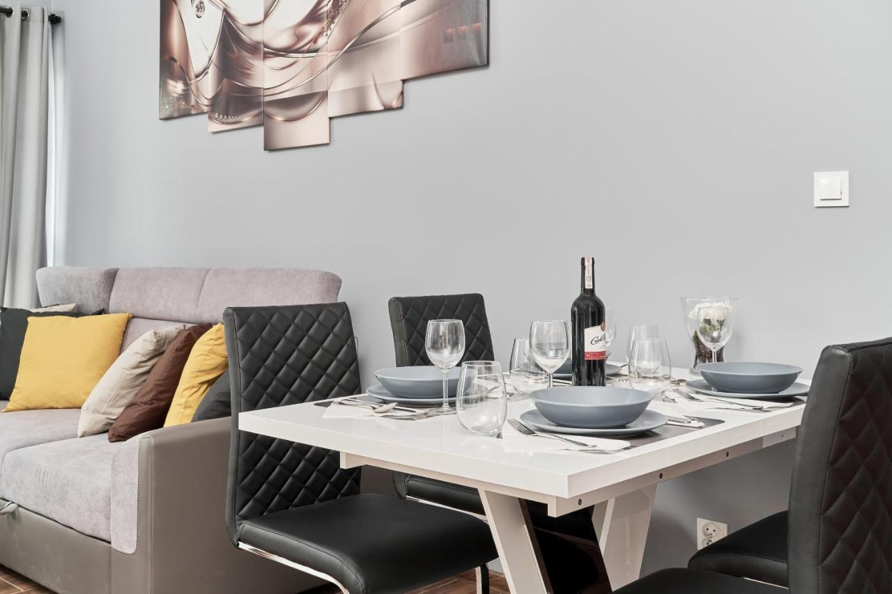 Apartments Wroclaw Jana Pawla II With Free Parking Wroclaw By Noclegi Renters מראה חיצוני תמונה